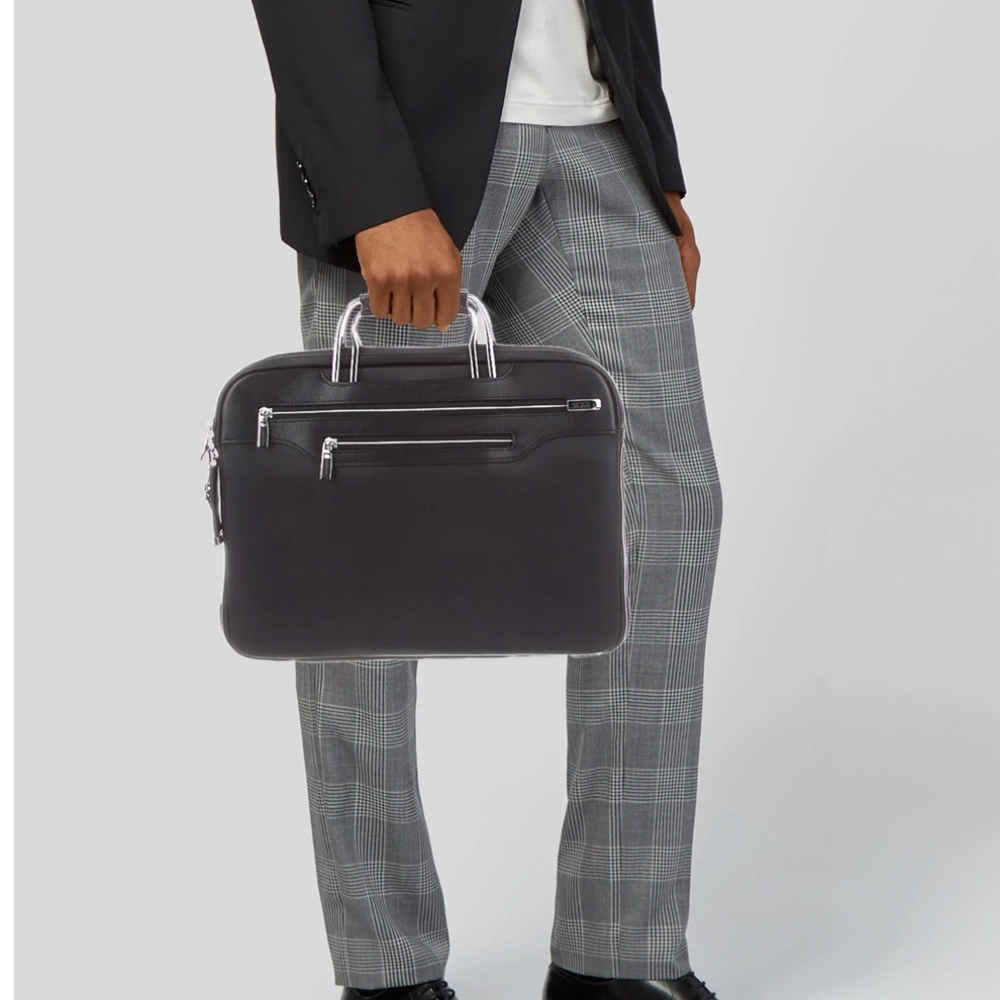 SOLD!!
Tumi Arrivé Leather Laptop and Business brief - Picture 11 of 11